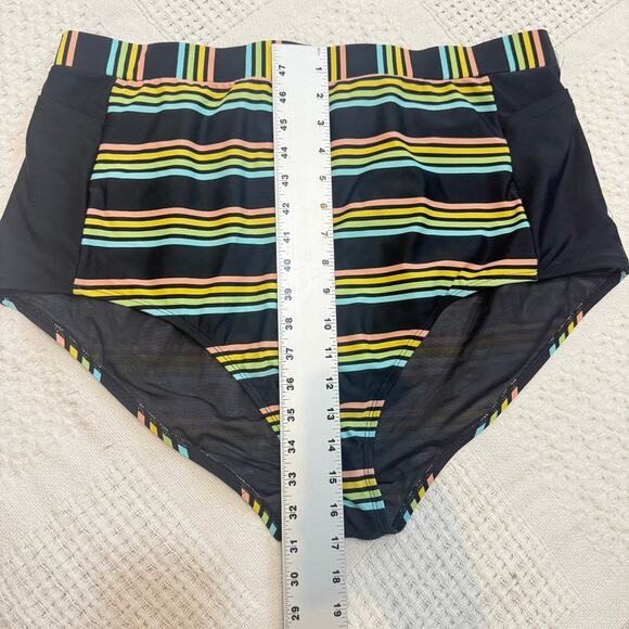 Torrid 3 high rise hip pockets striped swim bottom bikini brief SW 2819 - Picture 4 of 9